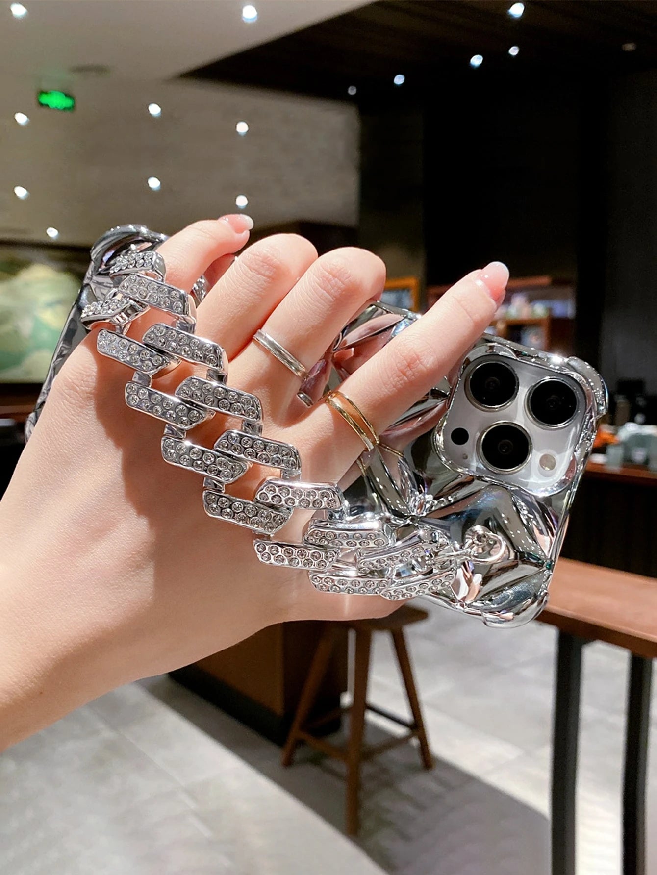 1Pc Electroplated Rhombus Rhinestone Clasp Bracelet, TPU Phone Case Compatible with Iphone11/12/13/14/15/15 Plus/15 Pro/15 Pro Max/16 16 Pro 16 Pro Max and Samsung