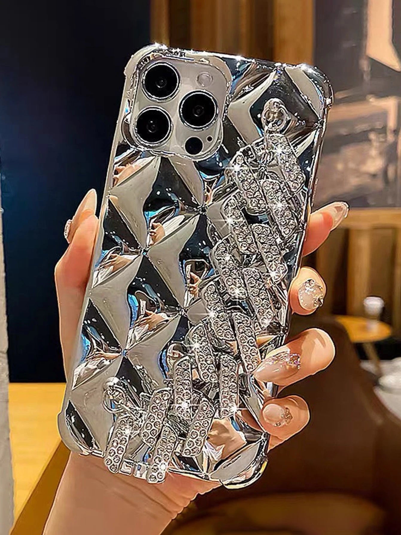 1Pc Electroplated Rhombus Rhinestone Clasp Bracelet, TPU Phone Case Compatible with Iphone11/12/13/14/15/15 Plus/15 Pro/15 Pro Max/16 16 Pro 16 Pro Max and Samsung